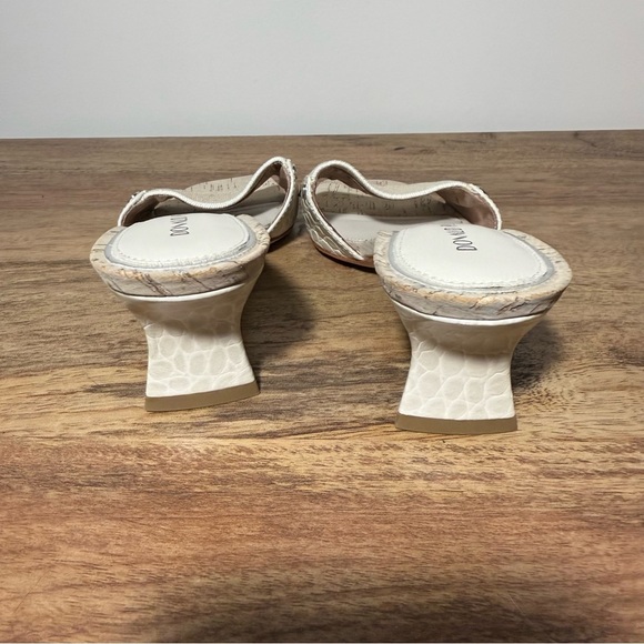 Donald J. Pliner Women's Beige and White Heeled Sandals, Size 7 - Picture 4 of 5